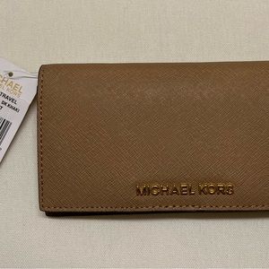 Michael Kors Jet Set Travel Wallet